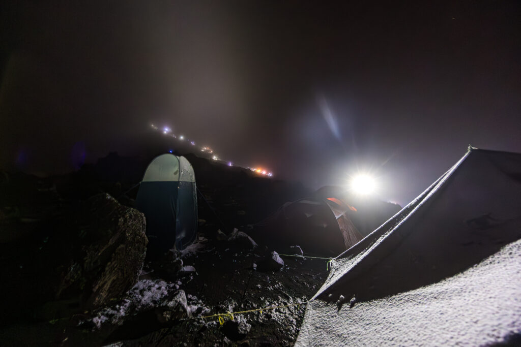 Camp Barafu la nuit du summit push au Kilimandjaro 