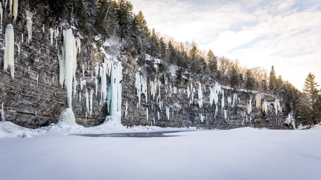 Escalade à Pont-Rouge : Guide complet pour y grimper  en hiver